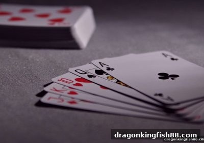 从牌桌博弈到精准预判：龙王捕鱼教你如何用牌面阅读掌控德州扑克节奏